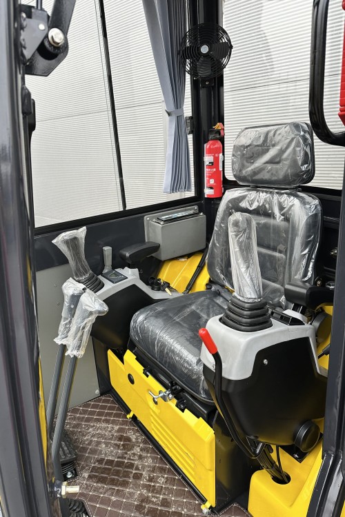 Minikoparka Interbauer IB30 (2).jpeg