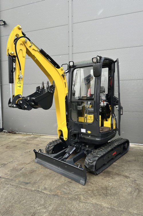 Minikoparka Interbauer IB30 (3).jpeg