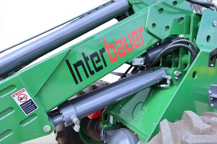 Ładowarka Interbauer IB3000 o ładowności 3000kg (4).jpg